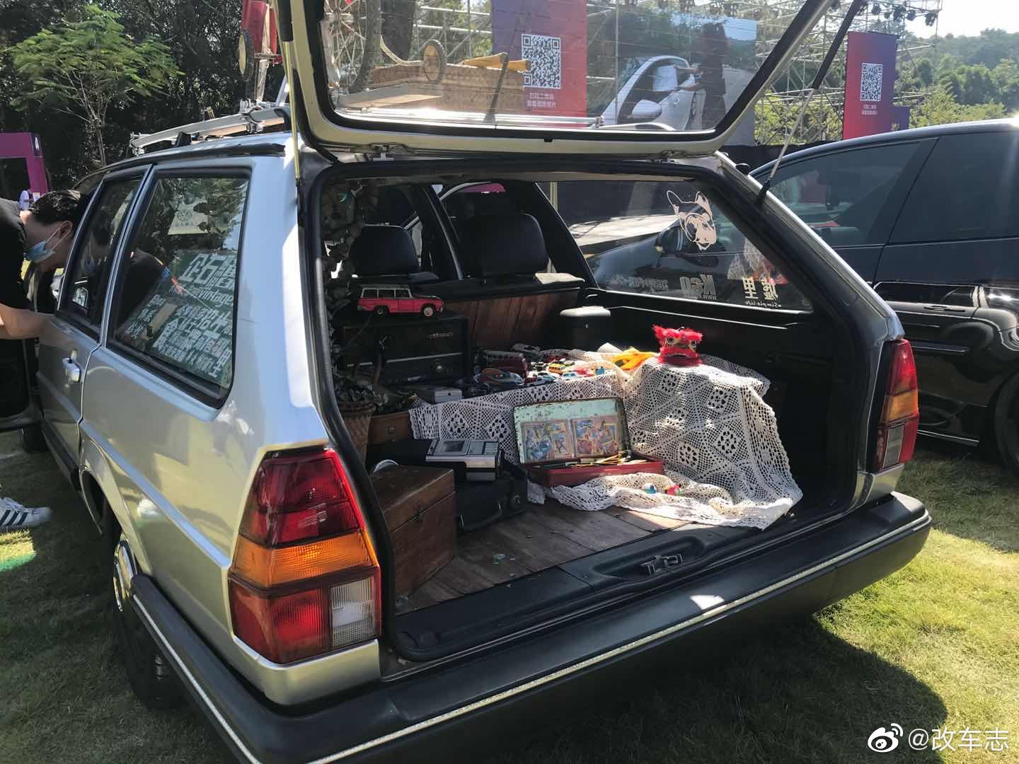 这辆桑塔纳旅行版上面，承载的都都是80后的回忆，你能认出几样