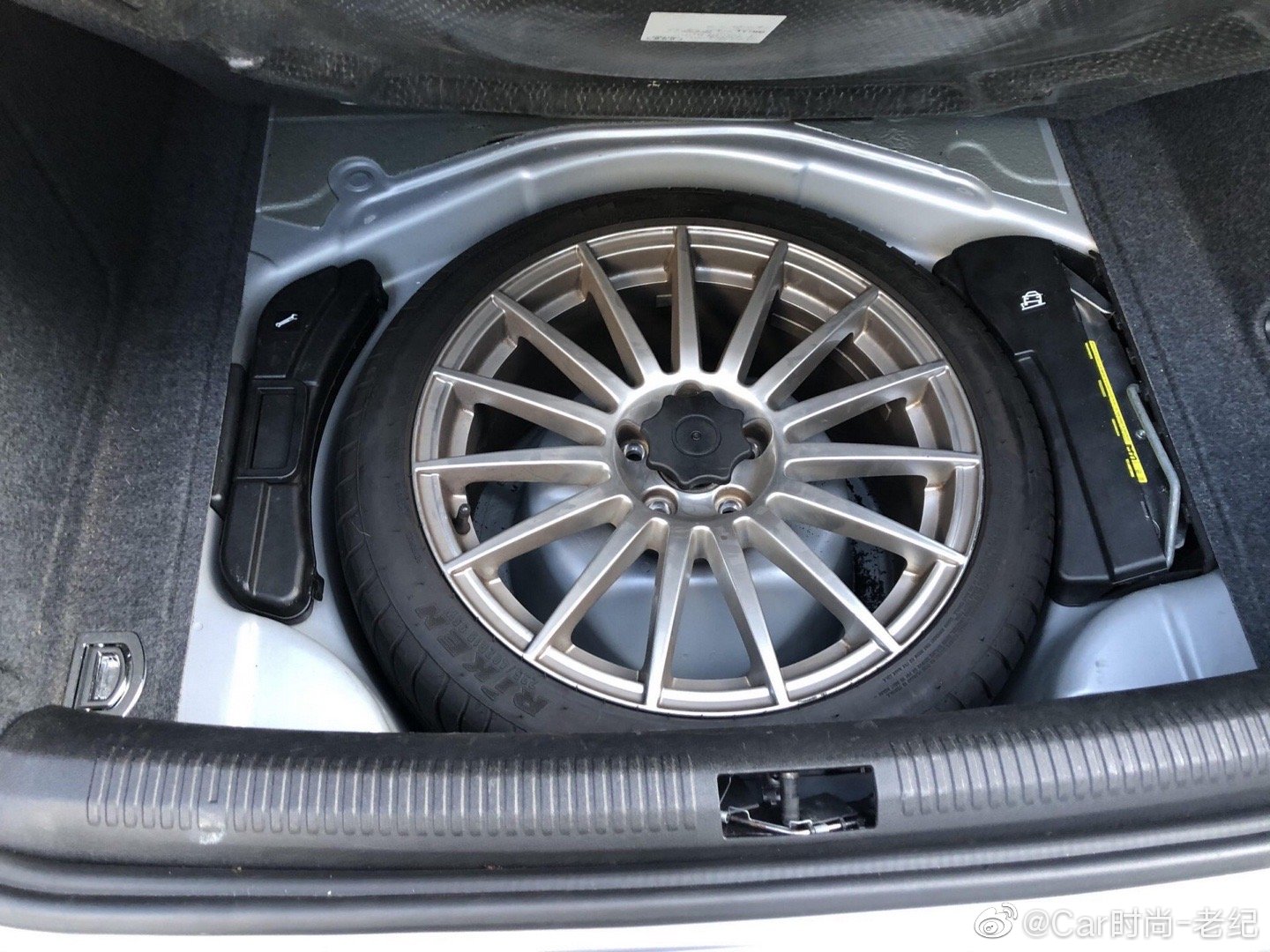 限量250台，4.2升V8驱动的2006 奥迪S4