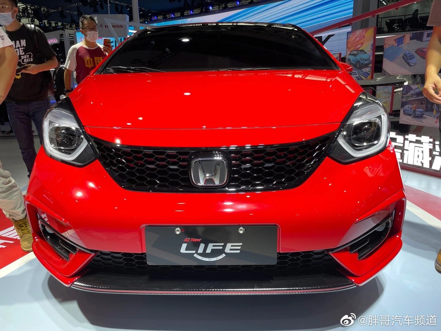 东本LIFE亮相广州车展啦！来福酱上线，这小车挺适合小女孩开啊~