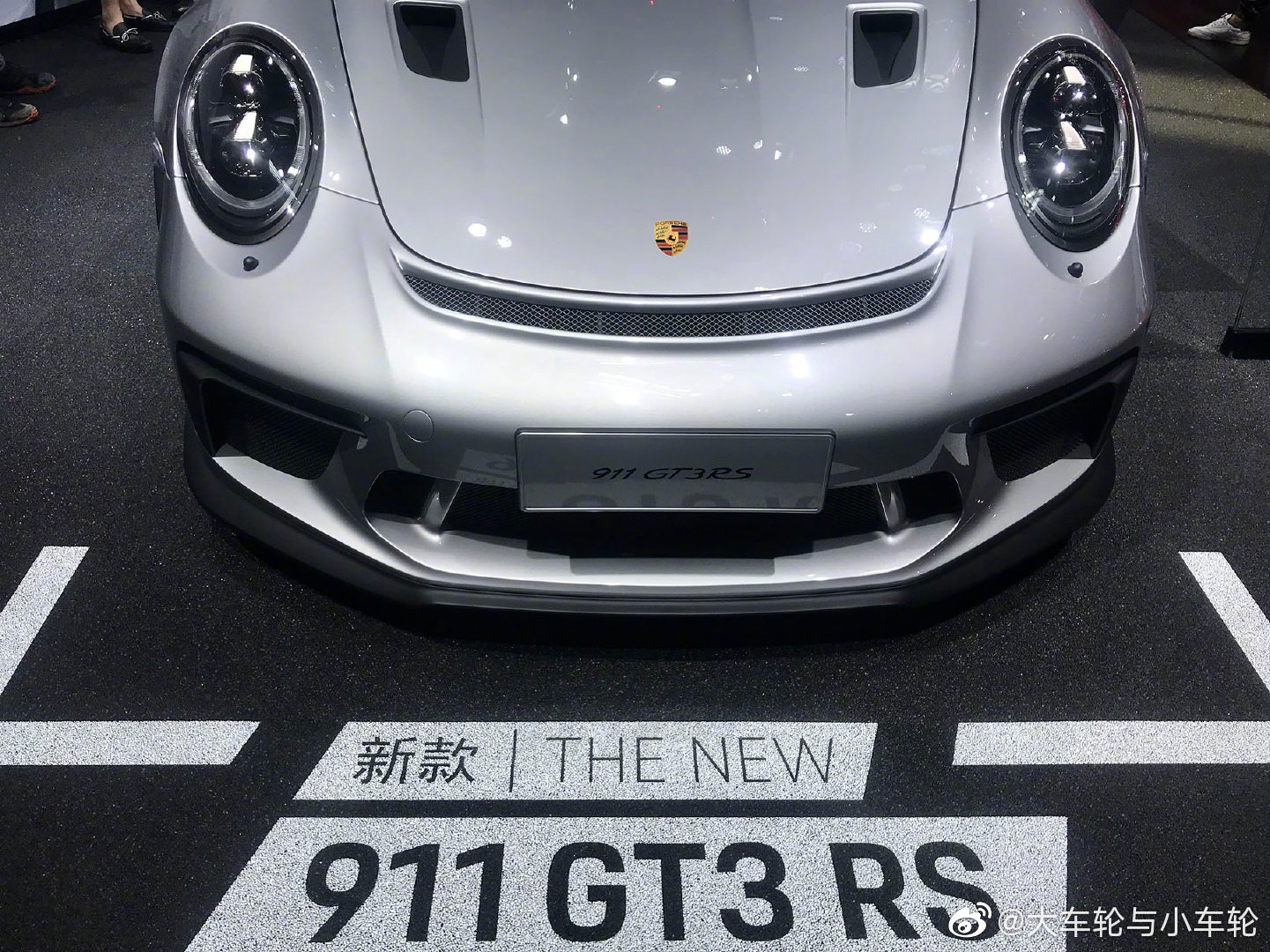 豪车阵丰田86交通安全你我他容，看得眼花缭乱，这是哪款车型吗