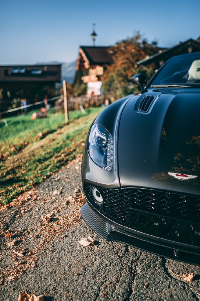 Aston Martin Vanquish Zagato Volante 酷炫滴~