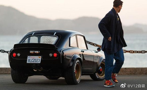 人帅开什么车都帅，本田S800 coupe