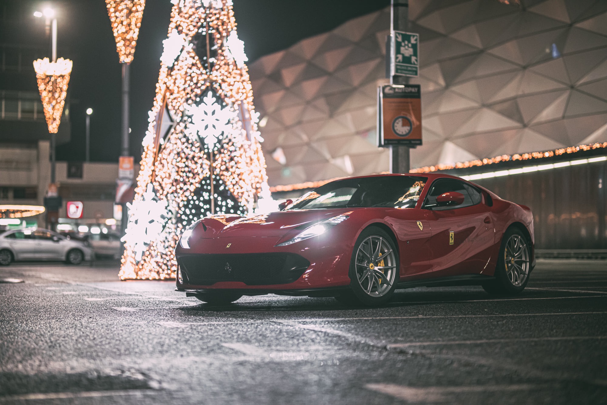 看看不花钱，法拉利812 Superfast。（GCOS）