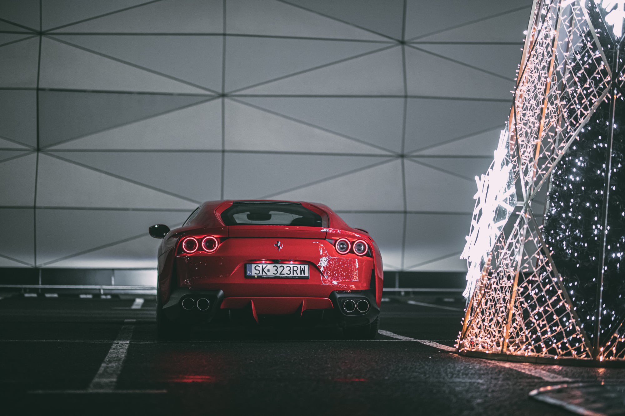 看看不花钱，法拉利812 Superfast。（GCOS）