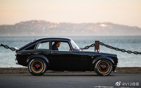 人帅开什么车都帅，本田S800 coupe