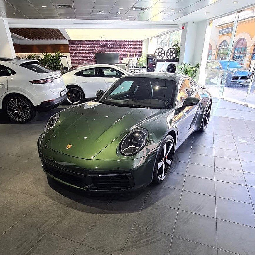 分享图片 多哈，Porsche 992（First PTS橡树绿）