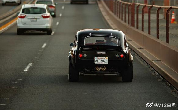 人帅开什么车都帅，本田S800 coupe