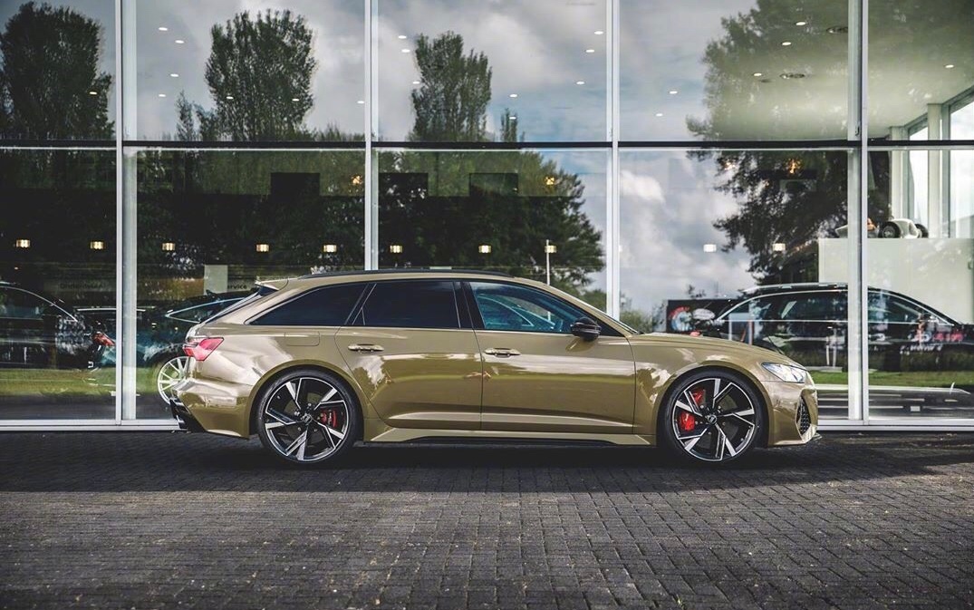 奥迪RS6 Avant，真漂亮！这个汽车 颜色叫什么名字谁知道？