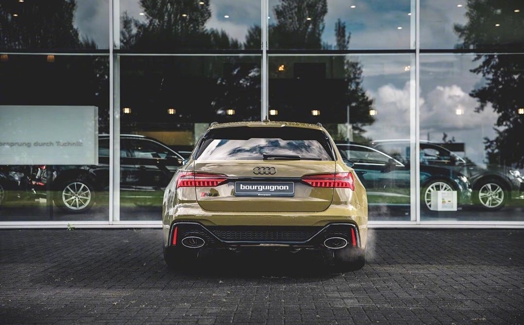 奥迪RS6 Avant，真漂亮！这个汽车 颜色叫什么名字谁知道？