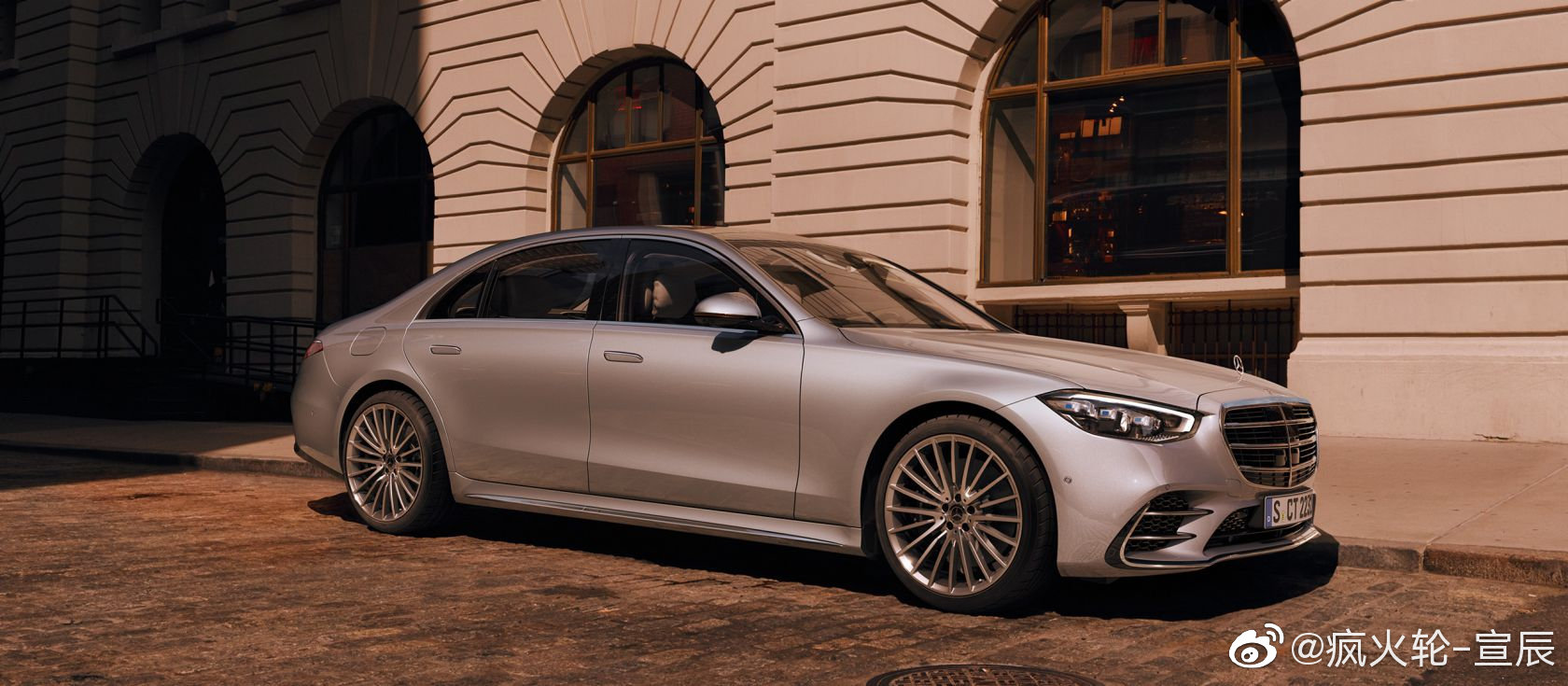 据说奔驰S级在中国的车主平均年龄是40岁。em，我还有…年。