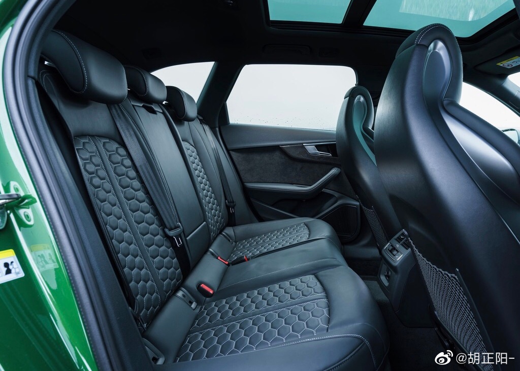 奥迪RS4：硬核跑者！舍我其谁！