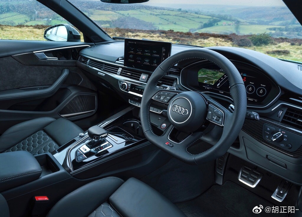 奥迪RS4：硬核跑者！舍我其谁！