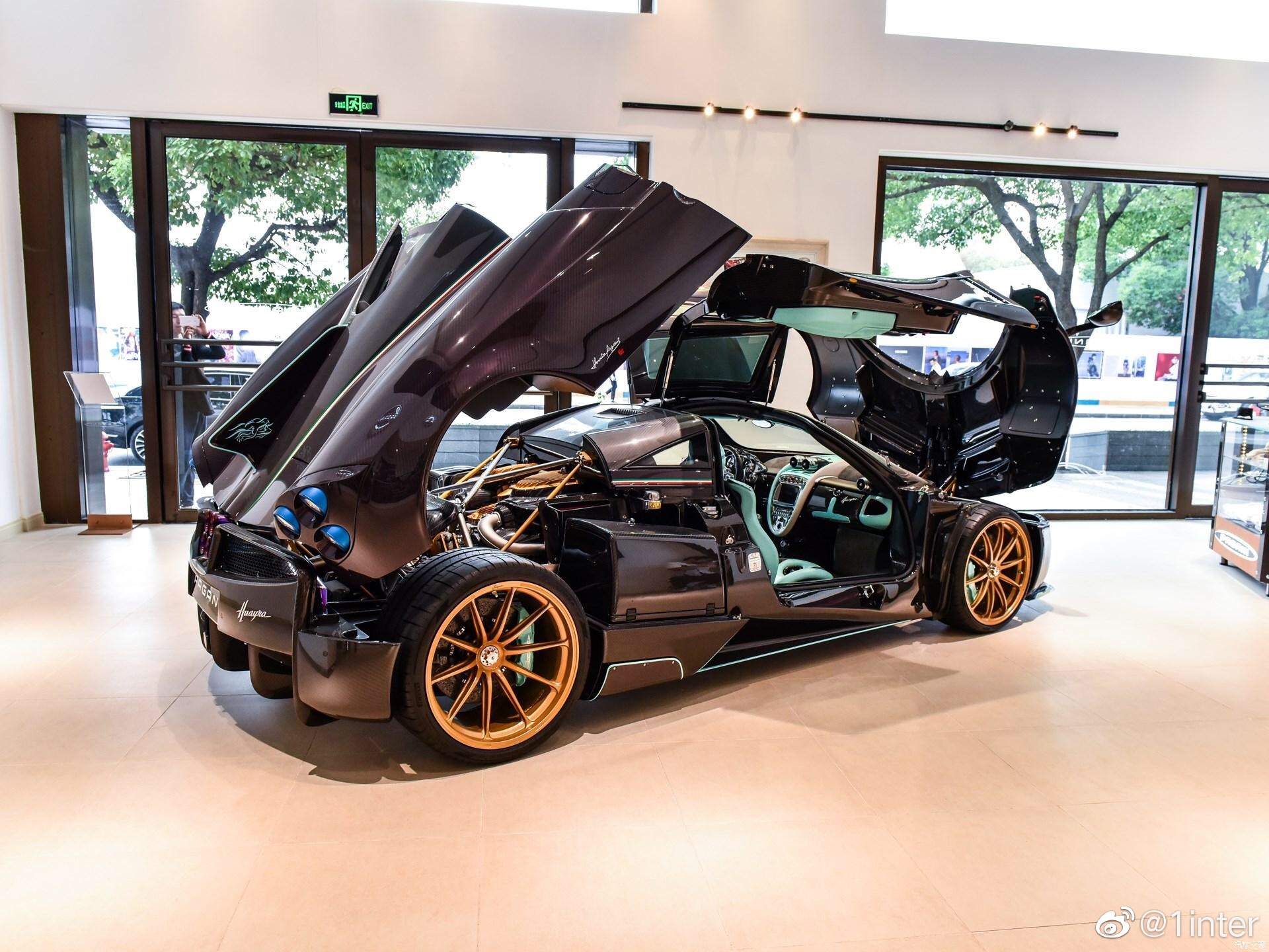 汽车美图大赏：每个部件堪称艺术品 Huayra