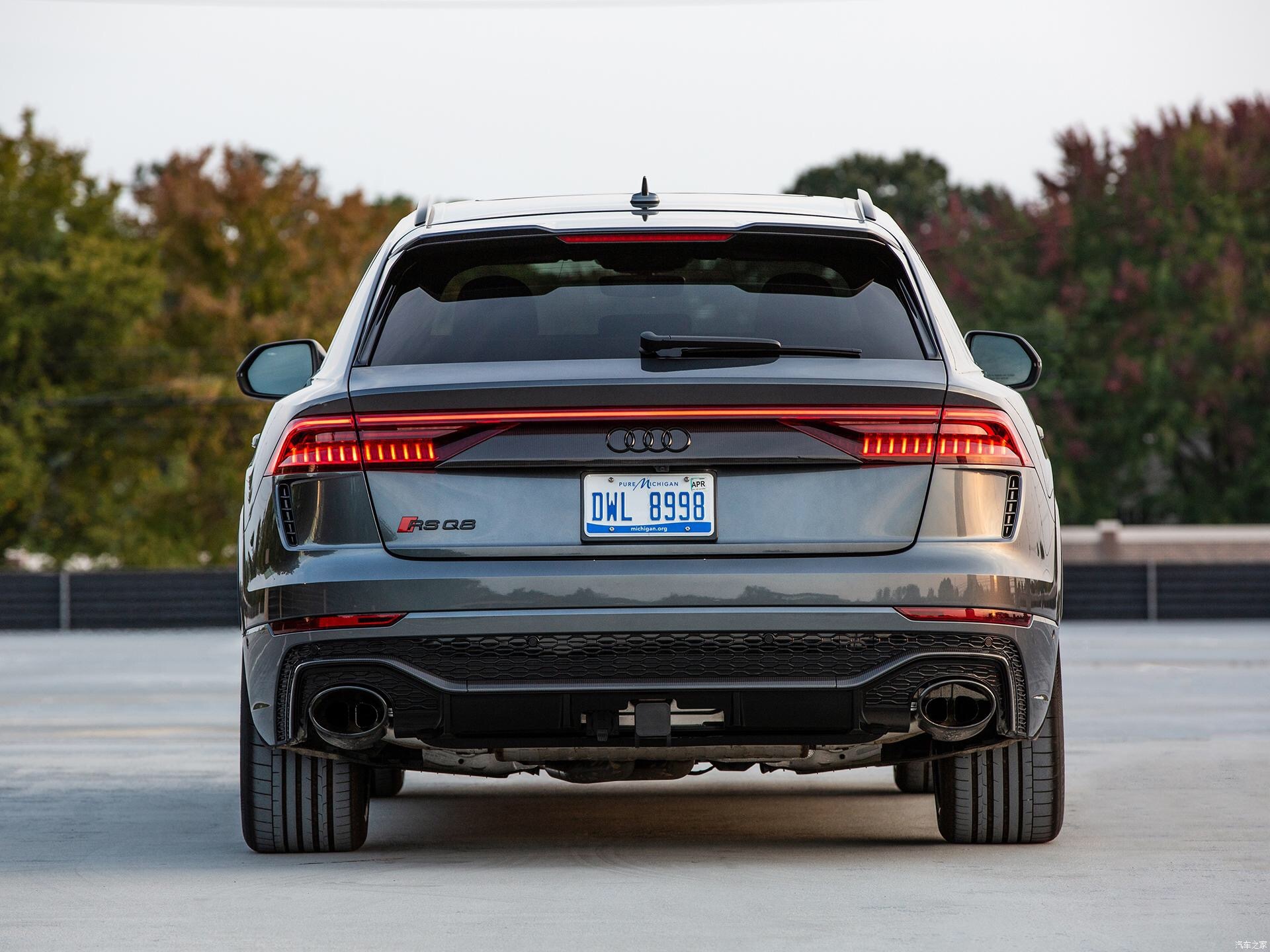 奥迪RSQ8，话说喜欢这种性能SUV的小伙伴多吗