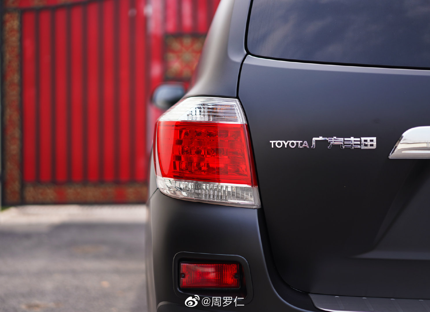 帅出天际的哑光黑，丰田汉兰达靓爆了整个车友圈
