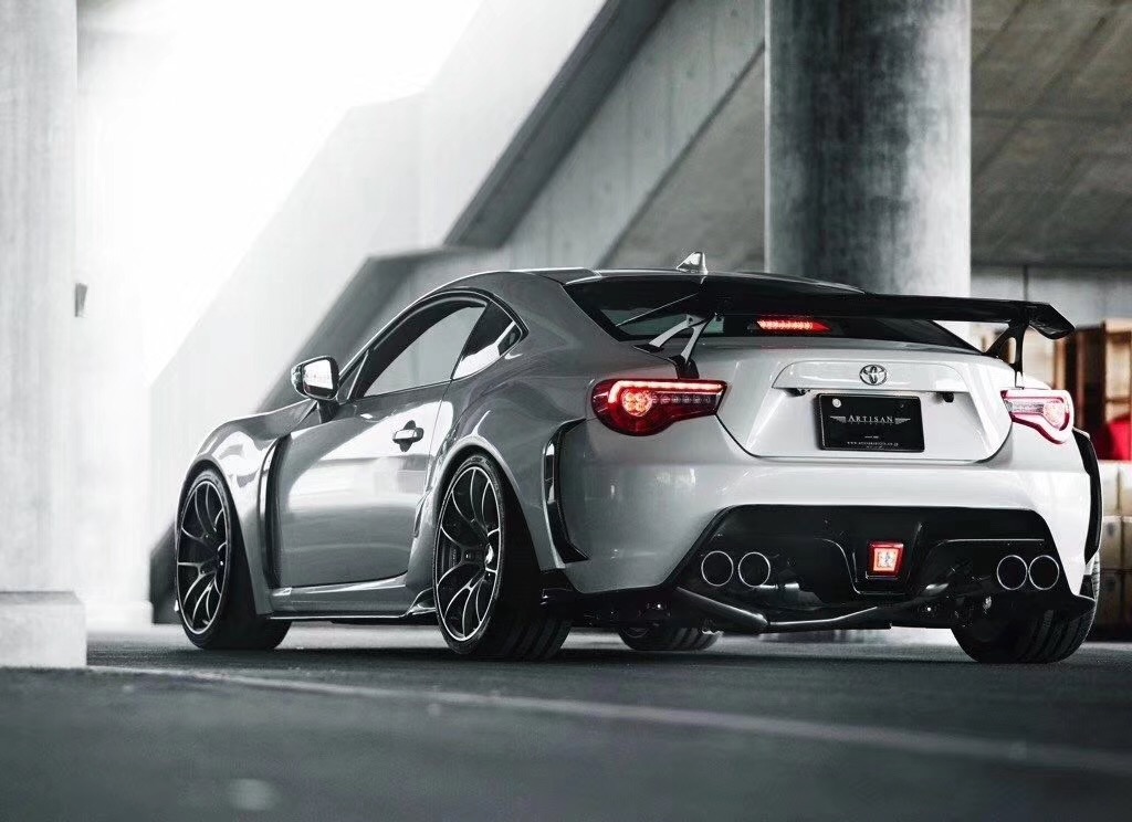 这款丰田86的宽体套件还可以接受，至少不太影响正常使用！