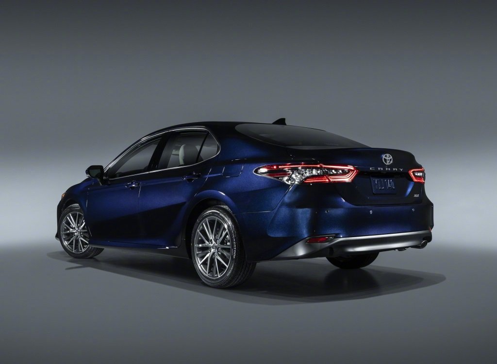 美版中期该款凯美瑞，前脸大嘴变得更大了……