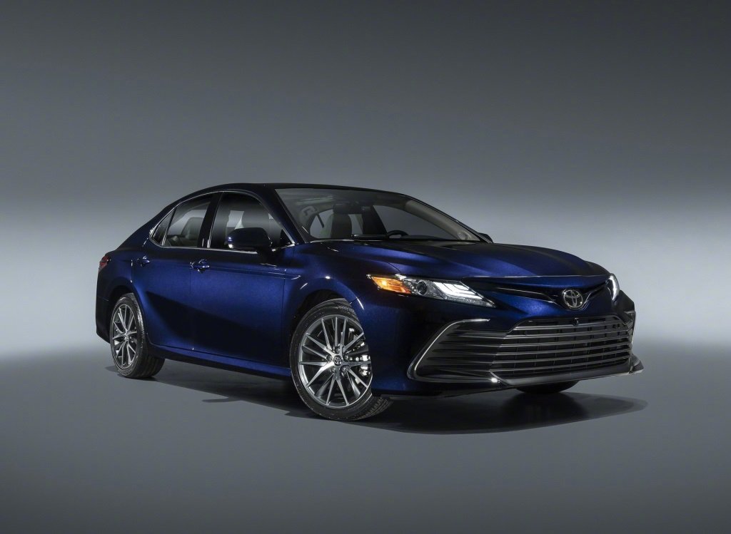 美版中期该款凯美瑞，前脸大嘴变得更大了……