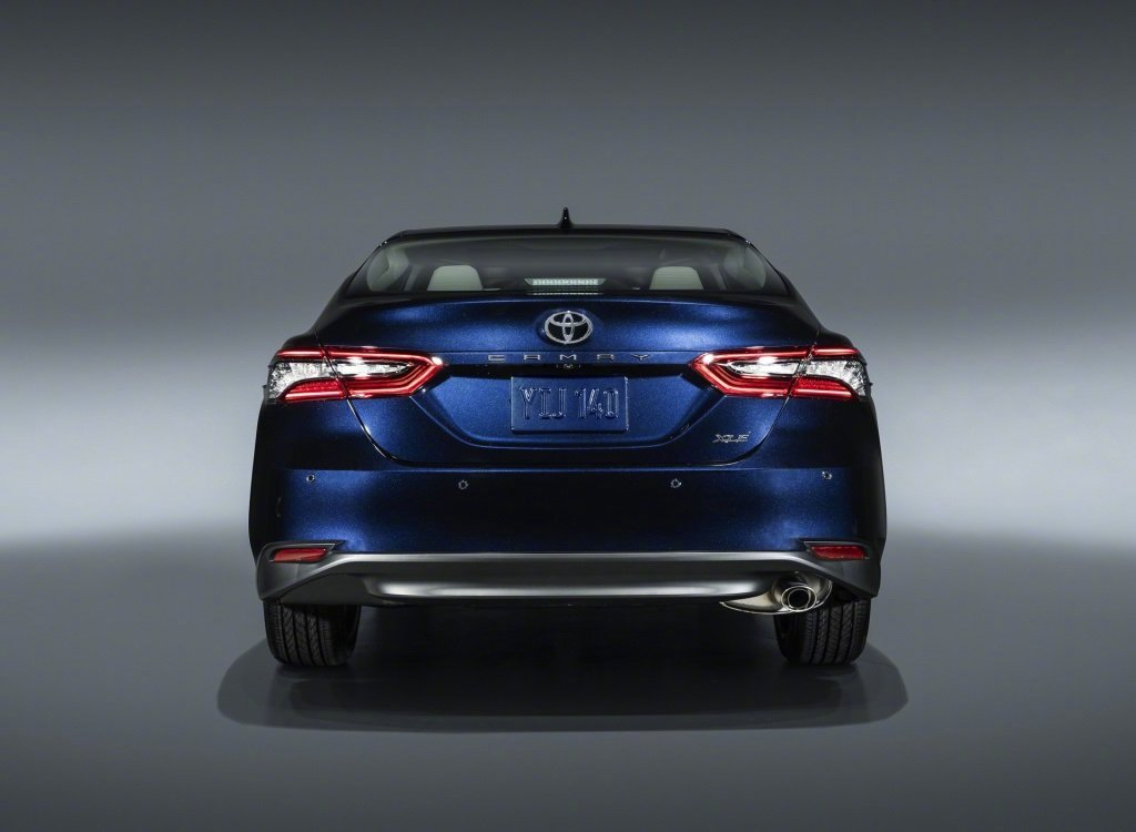 美版中期该款凯美瑞，前脸大嘴变得更大了……