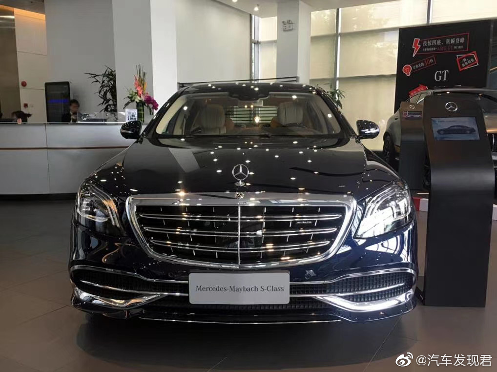 奔驰S680迈巴赫，超级大佬座驾。