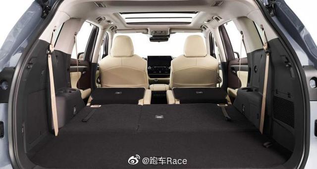 汉兰达什么都好，我就吐槽两点，加价和第二排座椅舒适性差
