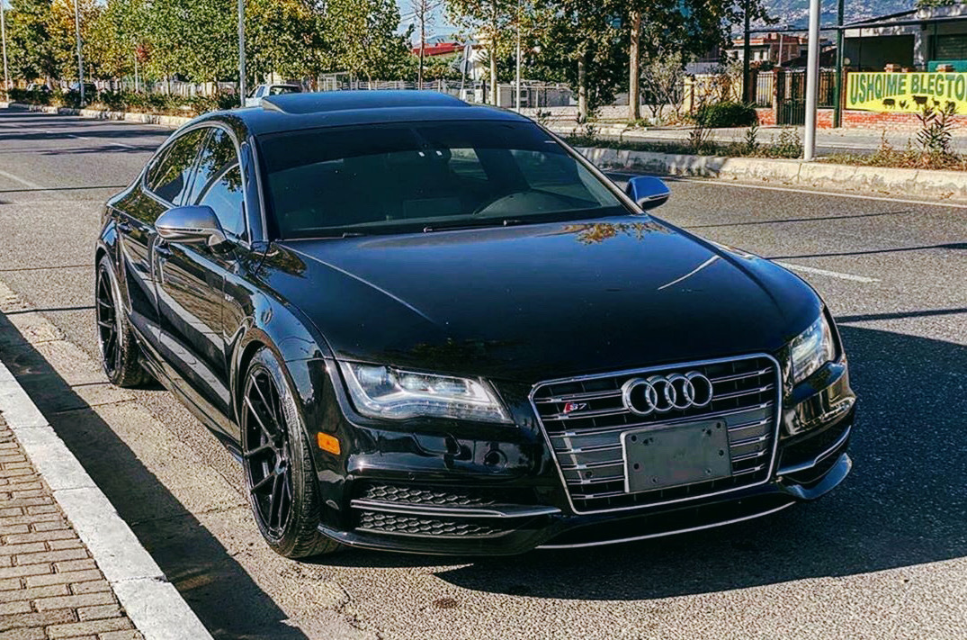 昨天看到Audi A7车尾的图片，发现这代车型真的好帅