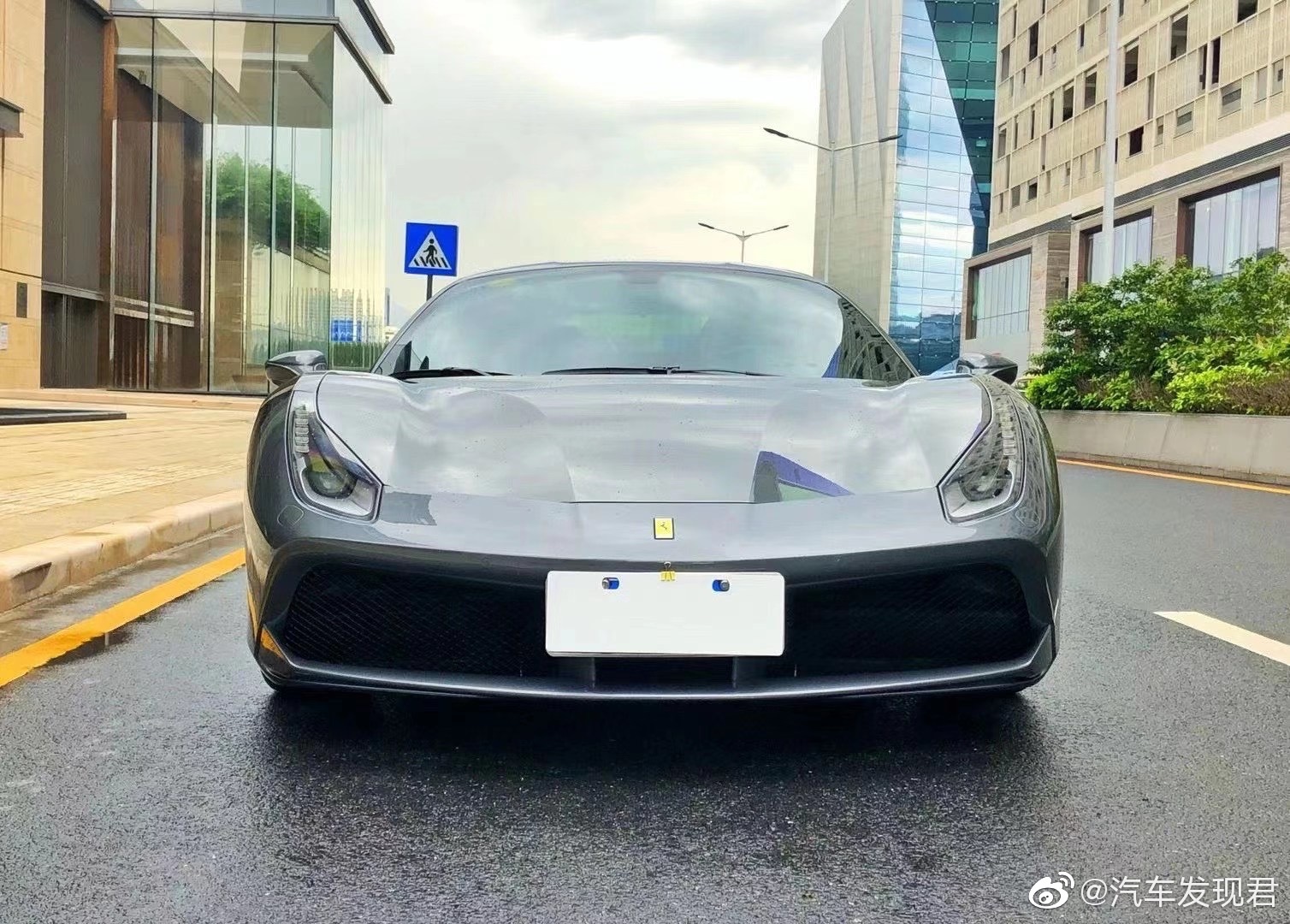 法拉利488GTB，花花公子哥座驾