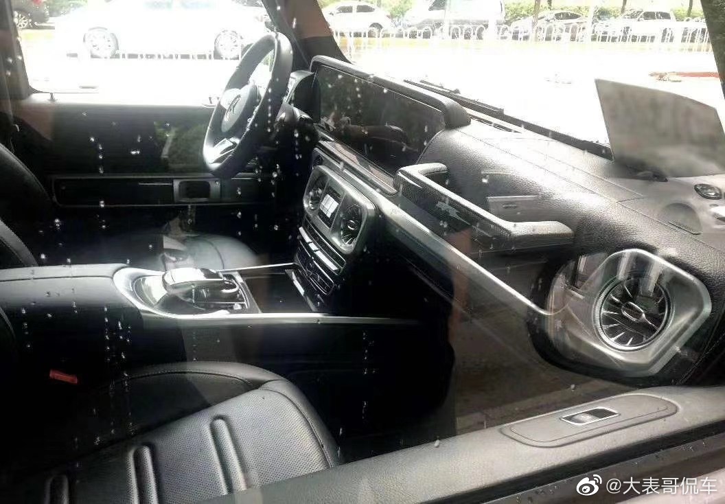 奔驰G350，2.0T的大G，142.88万指导价