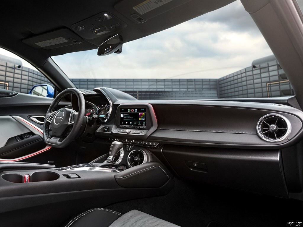 科迈罗：多彩大黄蜂