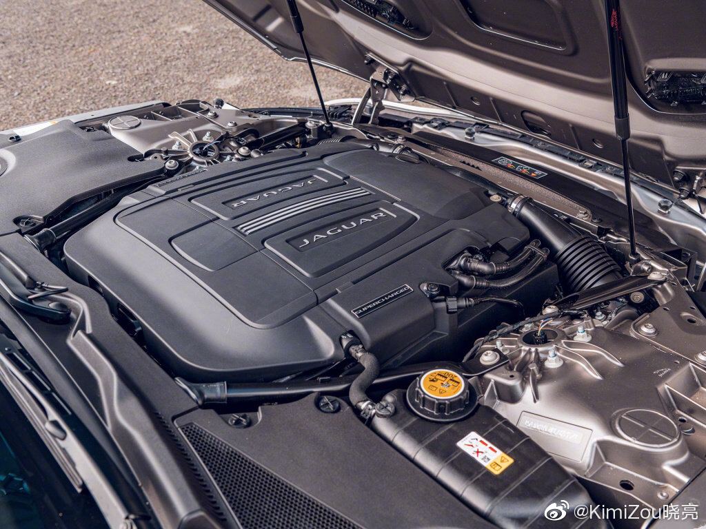 汽车美图：捷豹F-TYPE P450 R-Dynamic