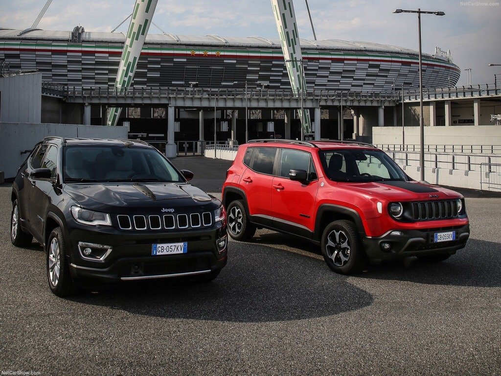 Jeep 自由侠和指南者电动版！这么看 还是自由侠更可爱更动感。