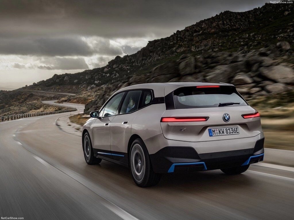 宝马iX纯电大型SUV发布，一款量产的