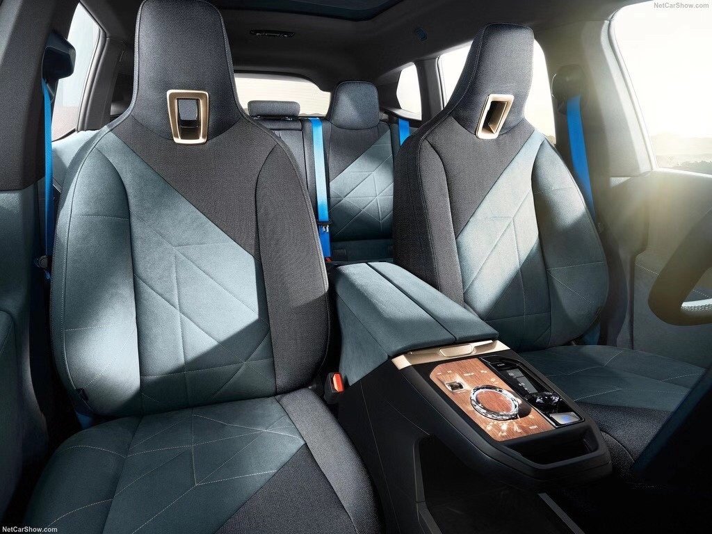 宝马iX纯电大型SUV发布，一款量产的