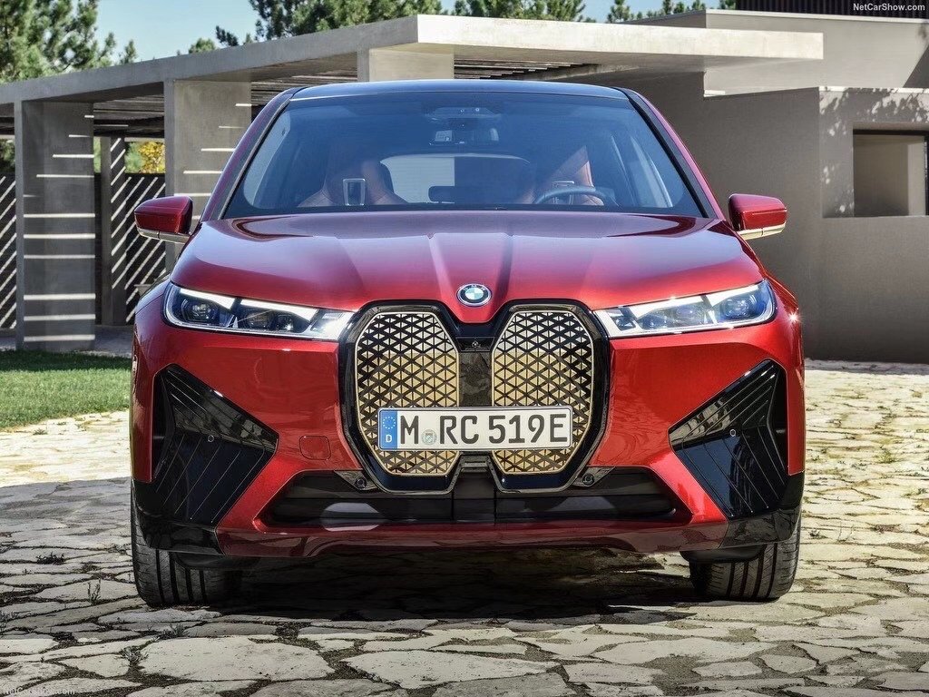 宝马iX纯电大型SUV发布，一款量产的