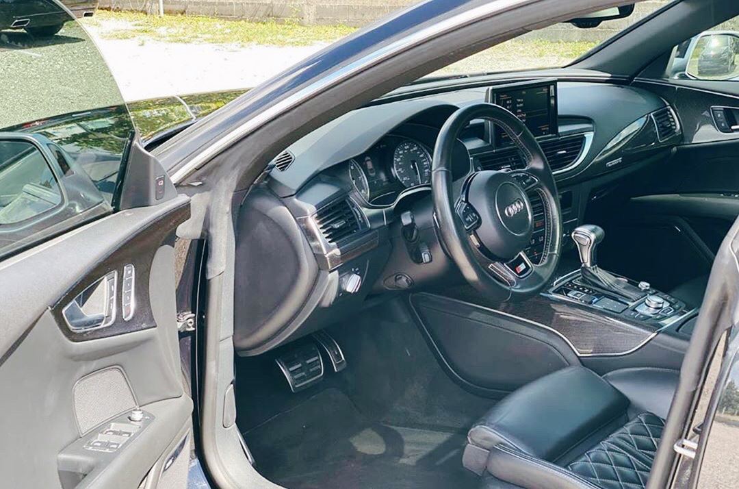 昨天看到Audi A7车尾的图片，发现这代车型真的好帅