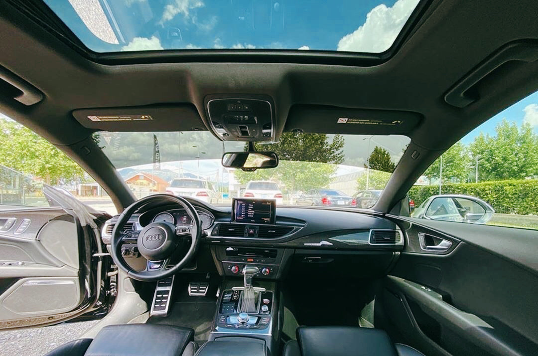 昨天看到Audi A7车尾的图片，发现这代车型真的好帅