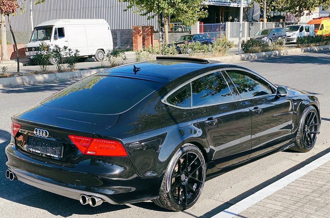 昨天看到Audi A7车尾的图片，发现这代车型真的好帅