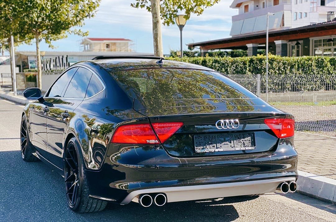 昨天看到Audi A7车尾的图片，发现这代车型真的好帅
