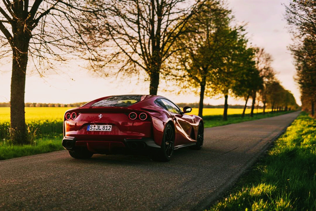 z早 年轻小伙的最爱 Ferrari 812 Superfast