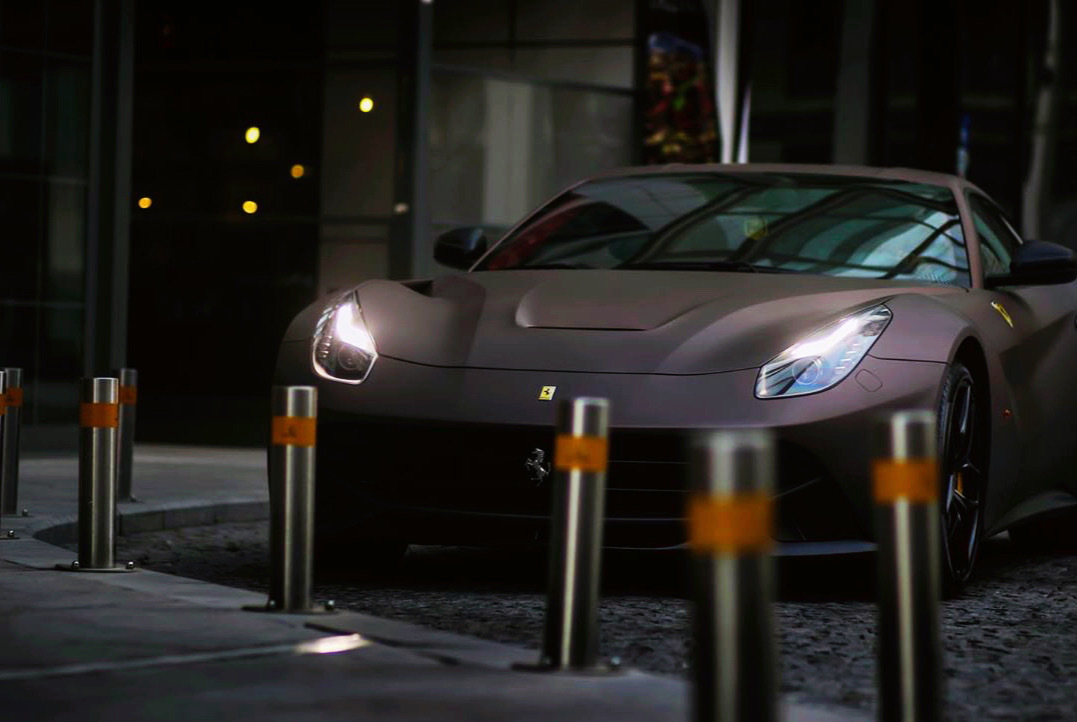 摄影师太厉害了，这角度抓的太准了…… Ferrari F12 Berlinetta