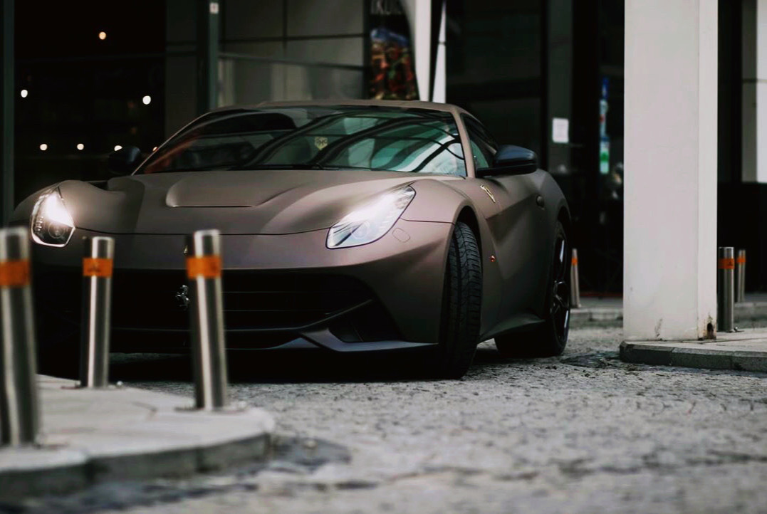 摄影师太厉害了，这角度抓的太准了…… Ferrari F12 Berlinetta