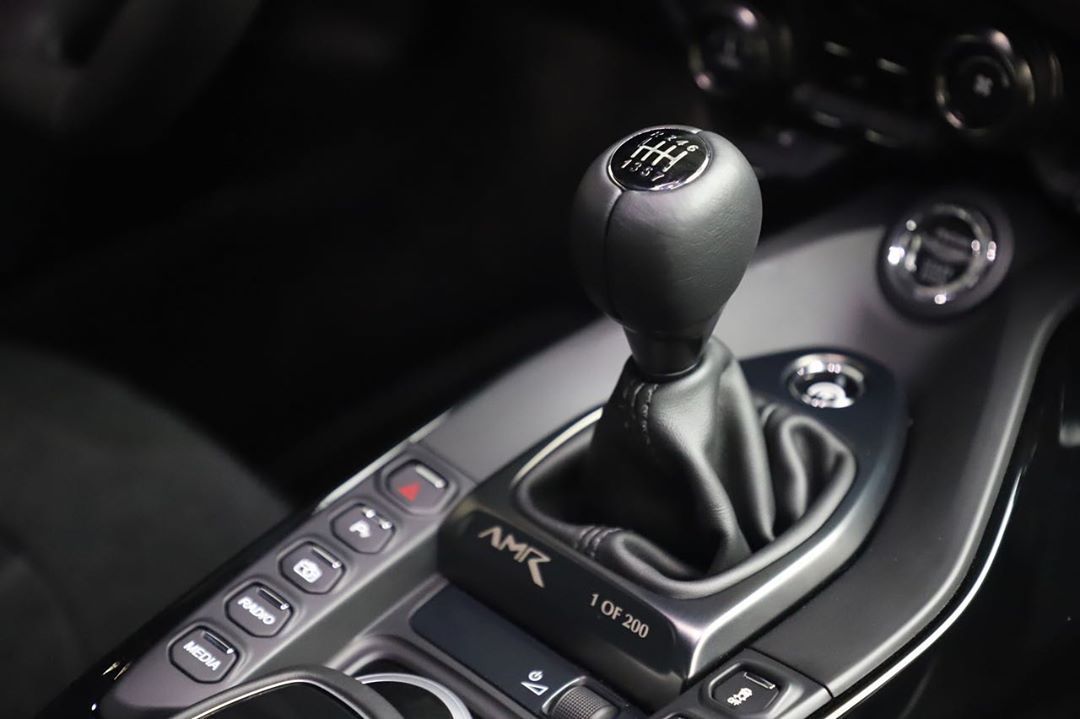 高清汽车美图：阿斯顿马丁vantage AMR部门