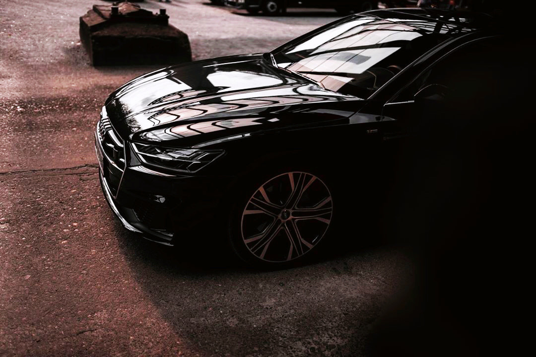 这小伙很帅气，新款车型颜值很高，值得你拥有！ Audi A7