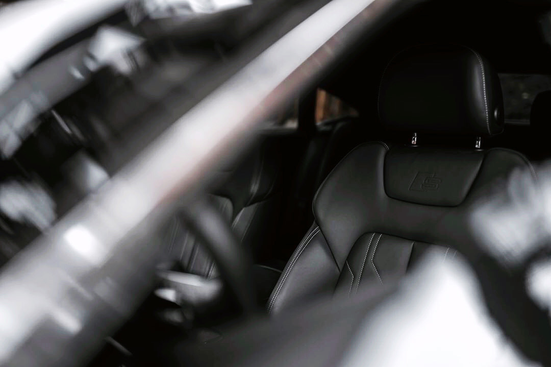 这小伙很帅气，新款车型颜值很高，值得你拥有！ Audi A7