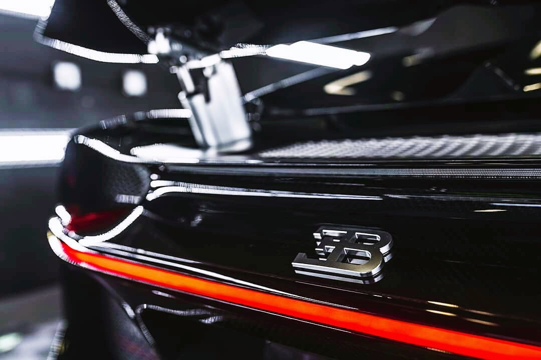 Bugatti Chiron顶尖跑车，一般人招架不住