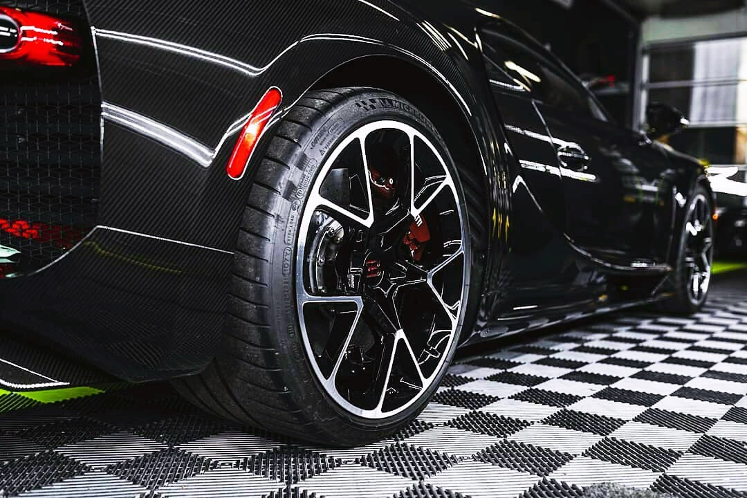 Bugatti Chiron顶尖跑车，一般人招架不住