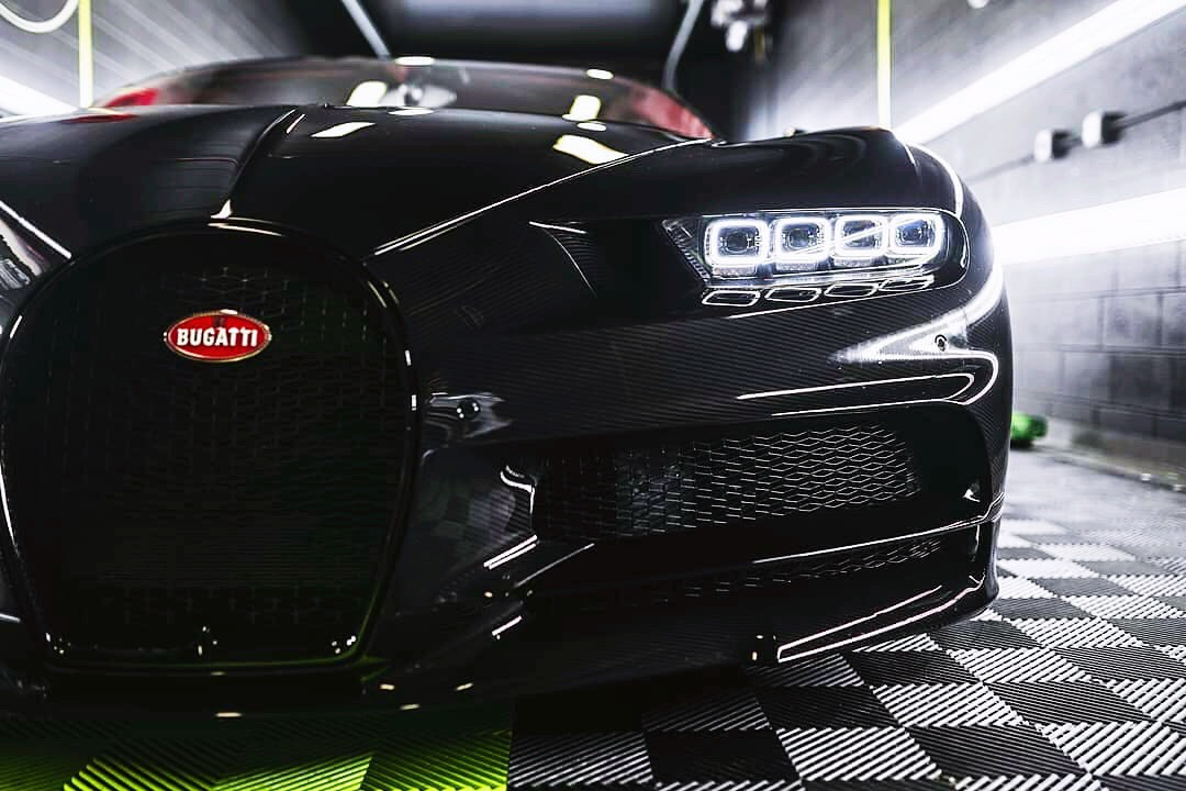 Bugatti Chiron顶尖跑车，一般人招架不住