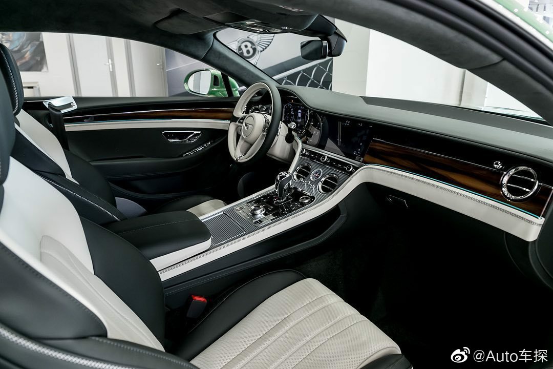 宾利欧陆GT 这颜色你觉得怎样？