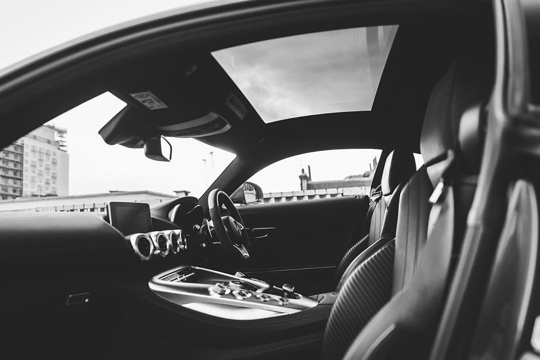 汽车美图抢先看：奔驰amg gtr这货路上少见