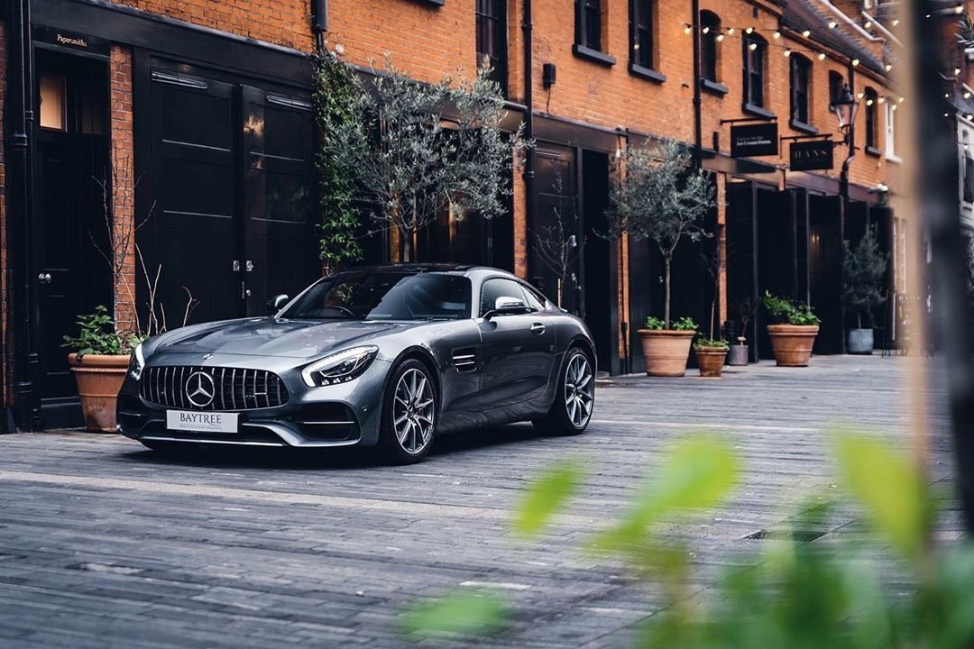 汽车美图抢先看：奔驰amg gtr这货路上少见